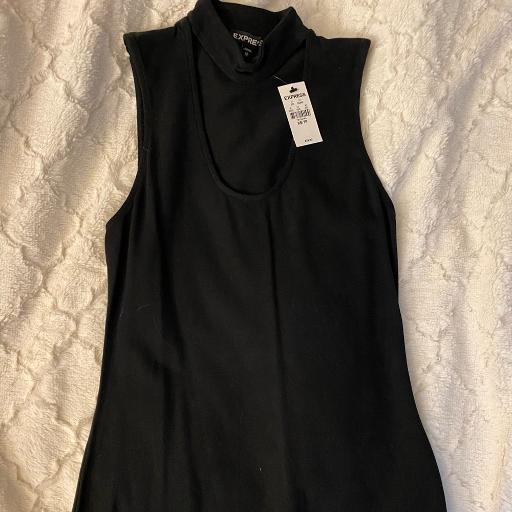 Keyhole Black Top